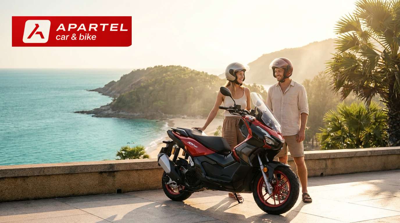 Пара на Honda ADV160 у пляжа