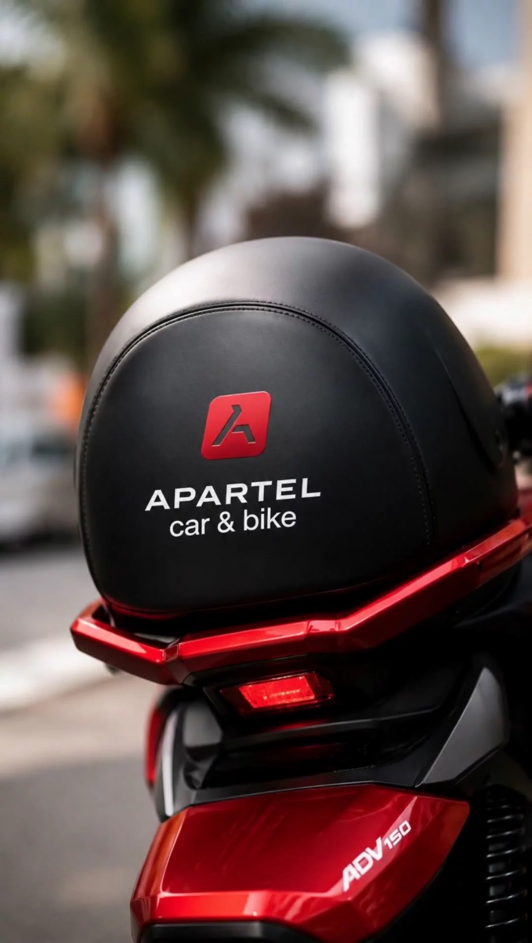 หมวกกันน็อกที่ให้มาพร้อมรถเช่าของ APARTEL ไม่คิดค่าใช้จ่ายเพิ่ม