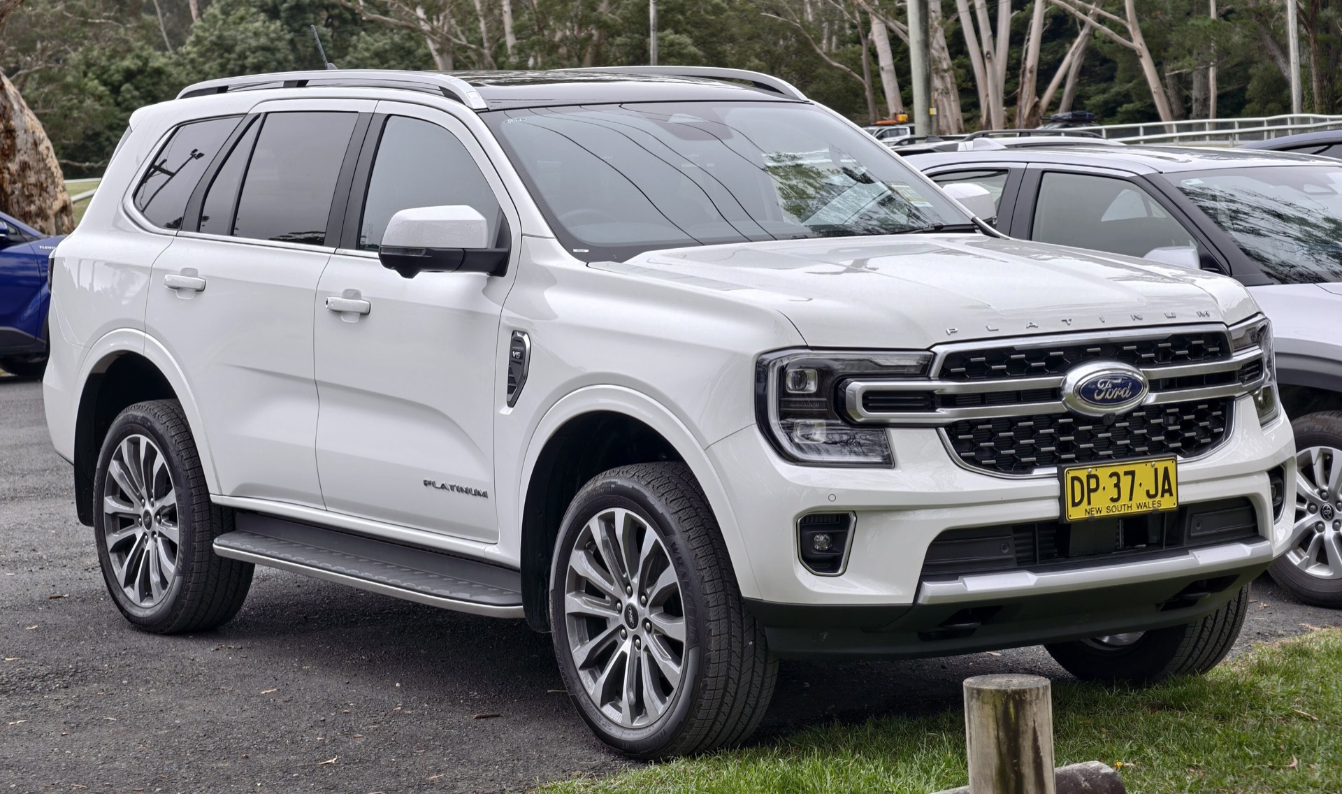 Ford Everest — APARTEL car rental in Pattaya